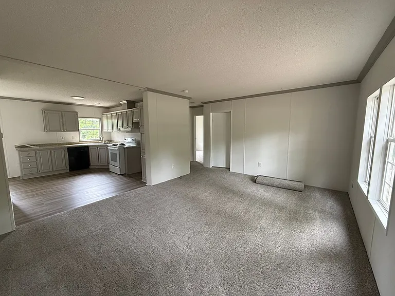 5474 Robinhood Rd — Photo 3