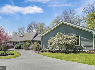 901 Roundelay Dr, West Chester, PA 19382