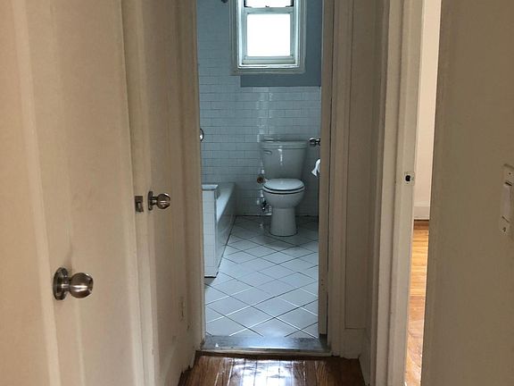 4th image of 721 Larchmont Ave #A