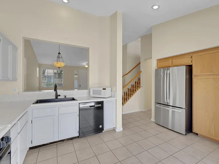10356 Rocky Waters Ave — Photo 8