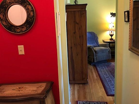 3rd image of 28 Huguenot St APT 1