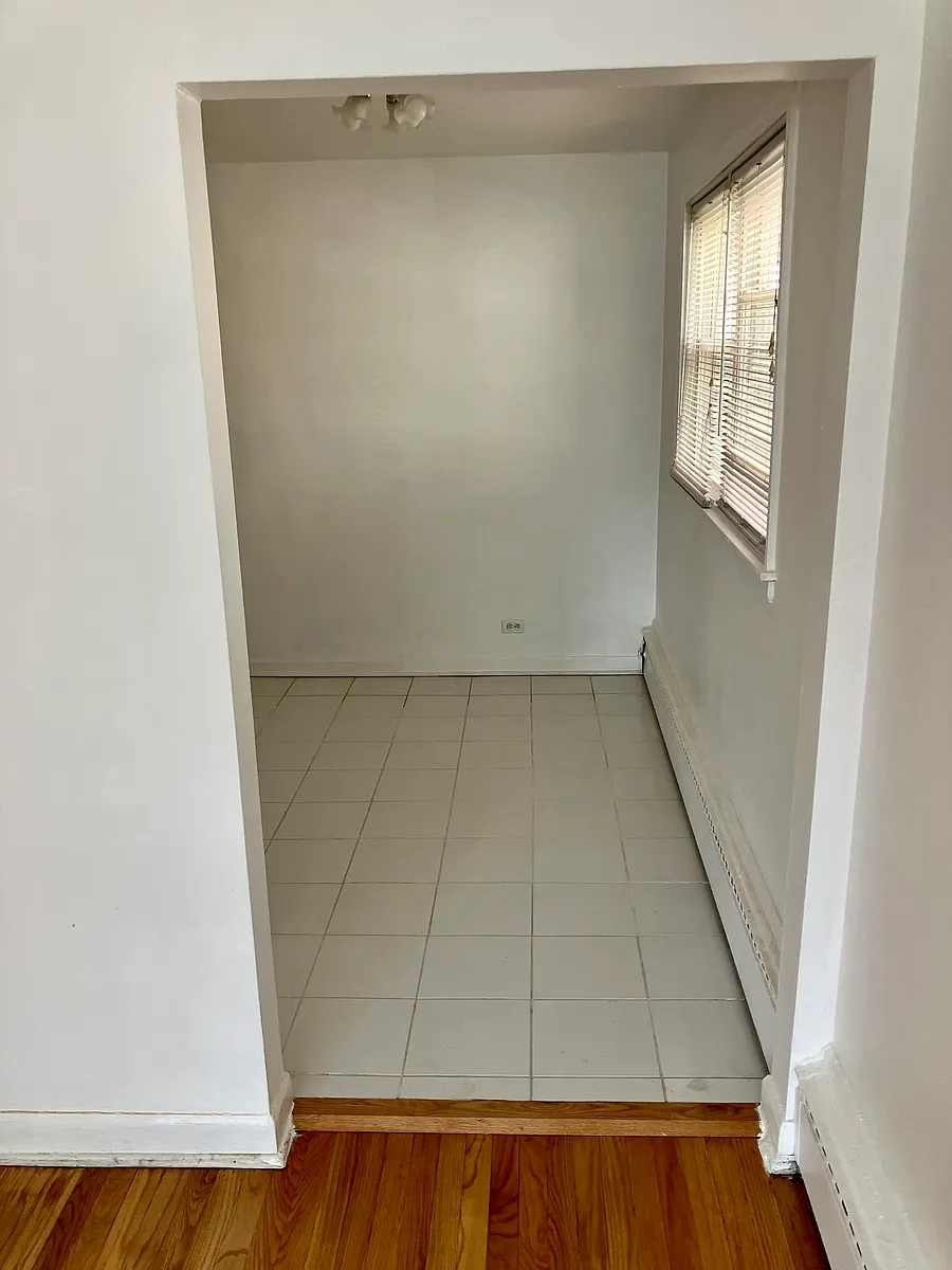 Building Photo - 2524 W Farragut Ave #2E