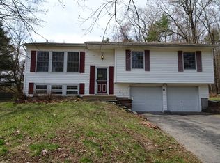20 Hedge Row Ct, West Hurley, NY 12491