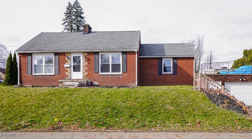 1st image of 1233 29th St NE