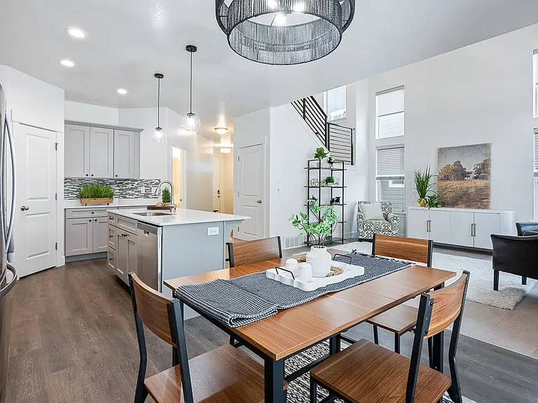 1758 W Newcastle Ln — Photo 9