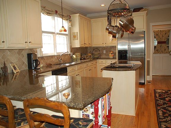 Beautifully Remodeled Kitchen