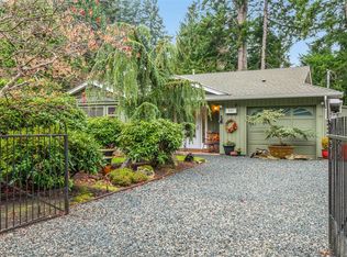 637 Pine St, Qualicum Beach, BC V9K 1J1