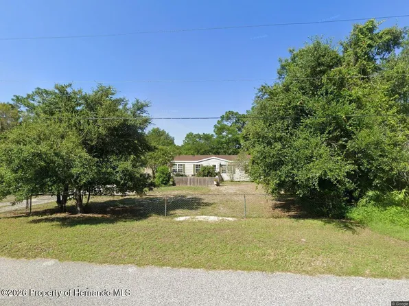 10050 Lake Dr, Weeki Wachee, FL 34613