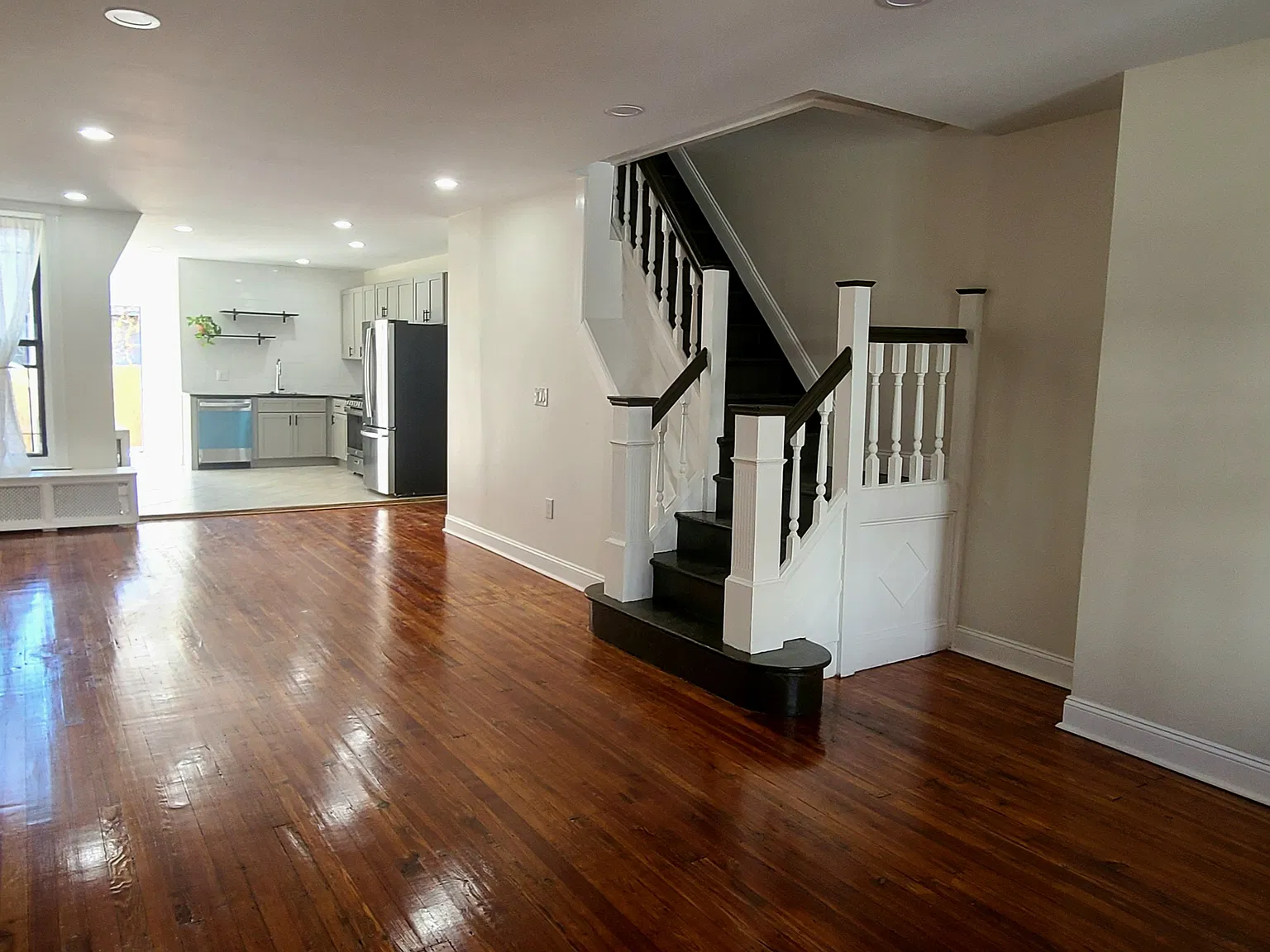 6038 Irving St — Photo 4