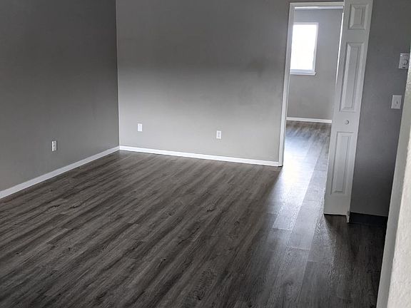 4th image of 621 I St NE APT 5