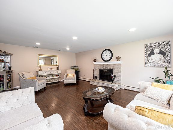 3rd image of 124 Pasadena Avenue