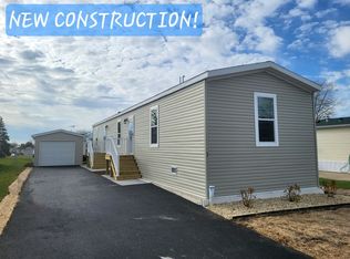 3 Swan Ln, Beecher, IL 60401