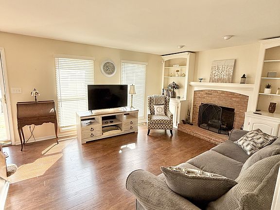 5th image of 2713 Cayce Meade Dr
