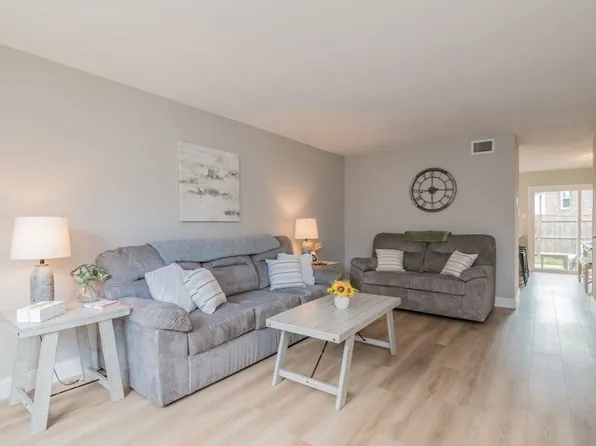 1175 Dickinson St Unit 1175, Springfield, MA 01108