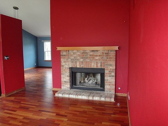 4th image of 573 E Thorndale Ln