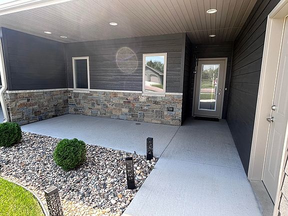 2nd image of 2823 Cottonwood Cir