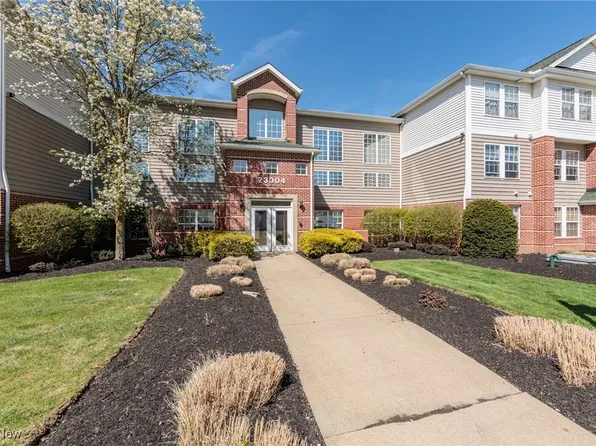 23004 Chandlers Ln APT 225, Olmsted Falls, OH 44138