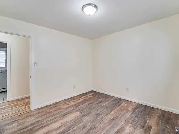 180 Mcadoo Avenue image 7 of 18