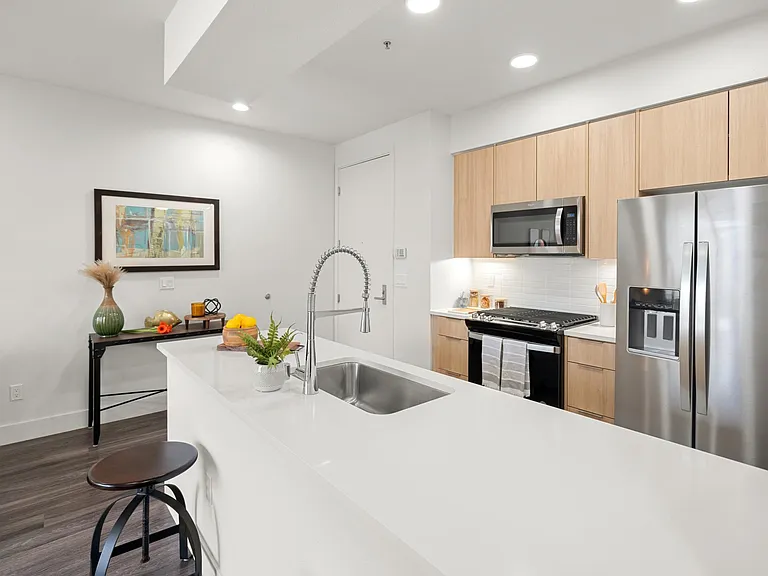 Living at Santa Monica — Photo 61