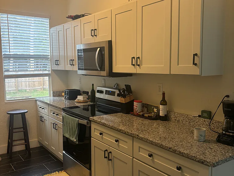 110 S Hollywood Ave — Photo 12