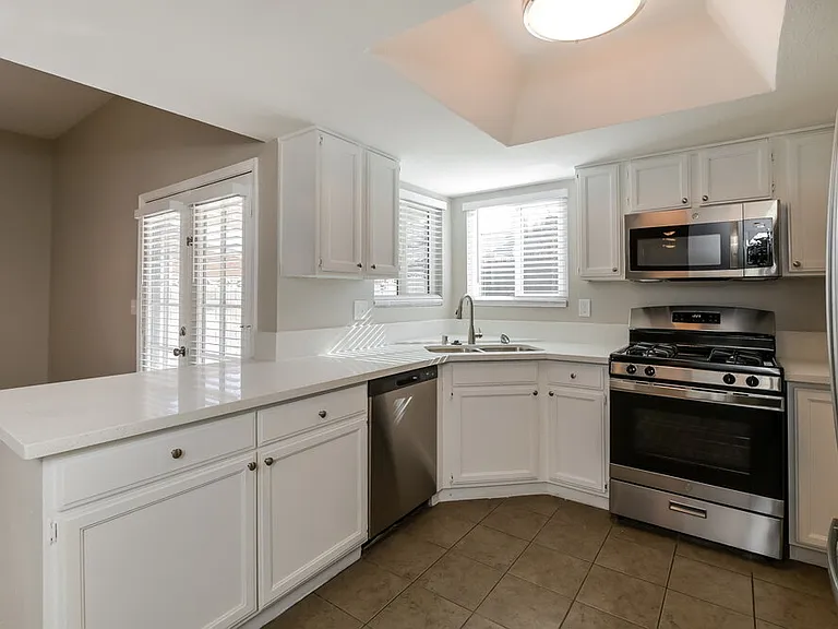 526 Dutchman Ave — Photo 11