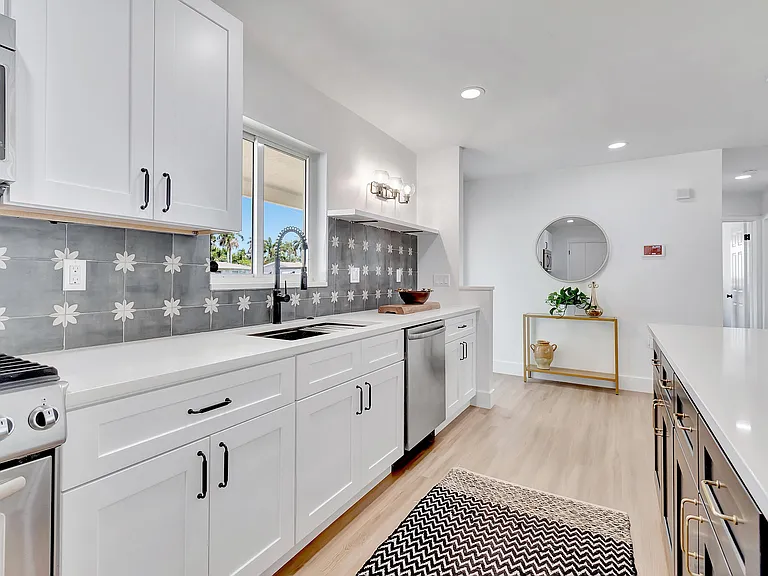 620 Las Palmas Park — Photo 6