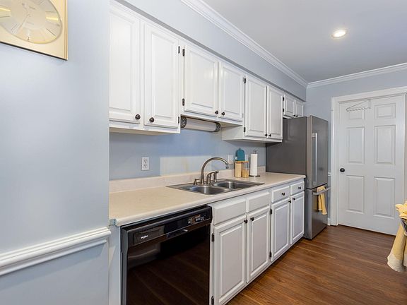 4th image of 1250 Shadowbark Ct