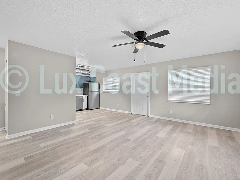 Canterbury Place Apartments — Photo 41