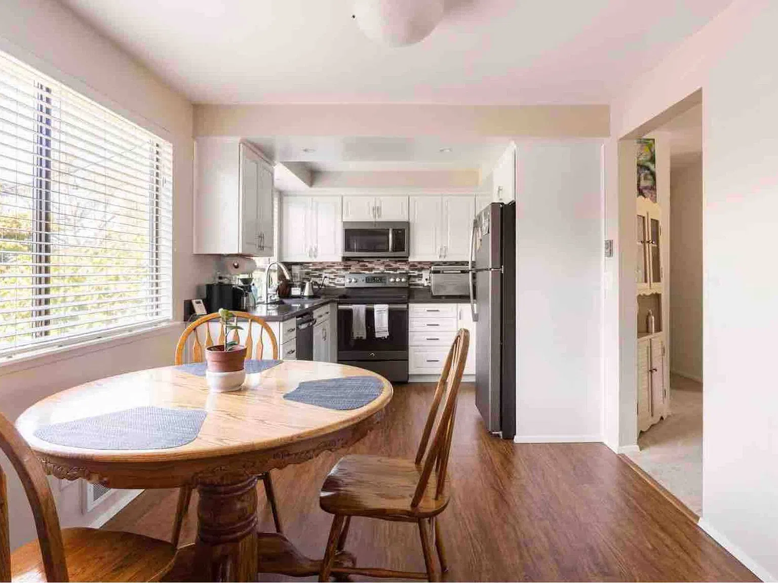 3 bed, 1600 sqft, $3,295 — Photo 3