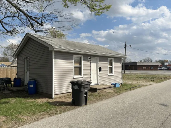 746 N 3rd St, Wood River, IL 62095