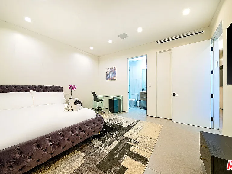 128 N Laurel Ave — Photo 54