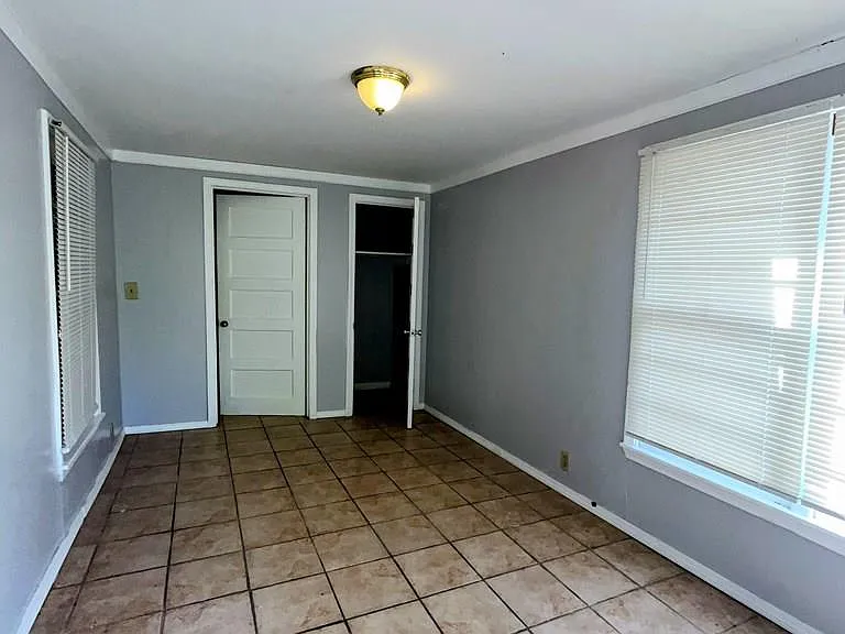 902 E Parkwood Dr — Photo 10