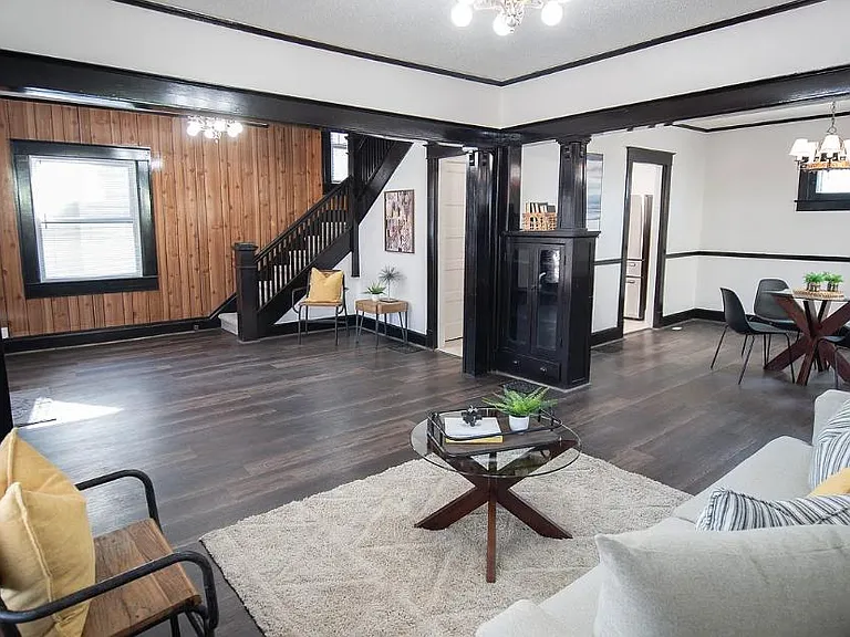 526 N Emerson Ave — Photo 2