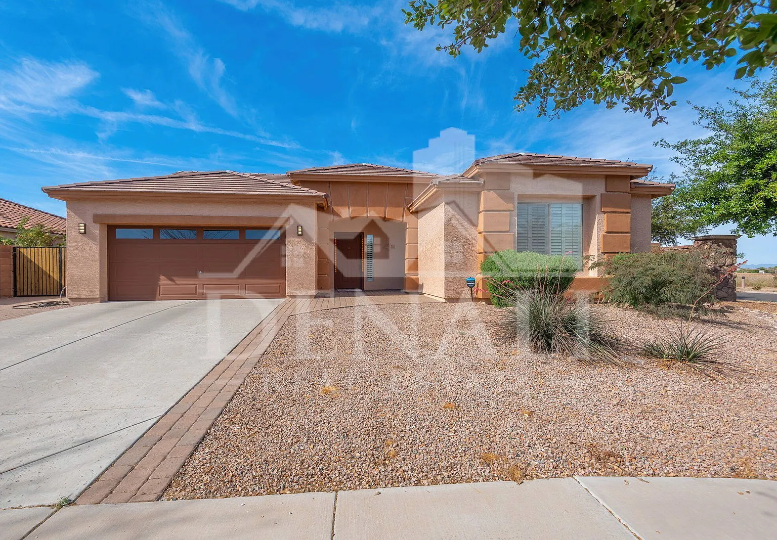 3 bed, 2.0 bath, 2174 sqft, $2,595 — Photo 1
