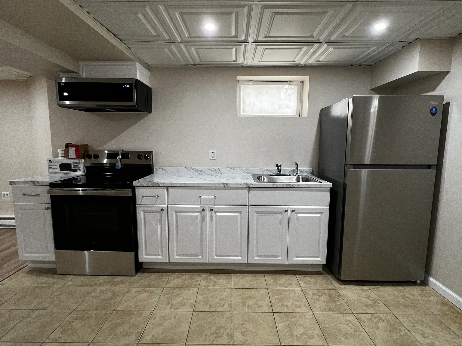 2 bed, 1.0 bath, 3126 sqft, $1,600 — Photo 2