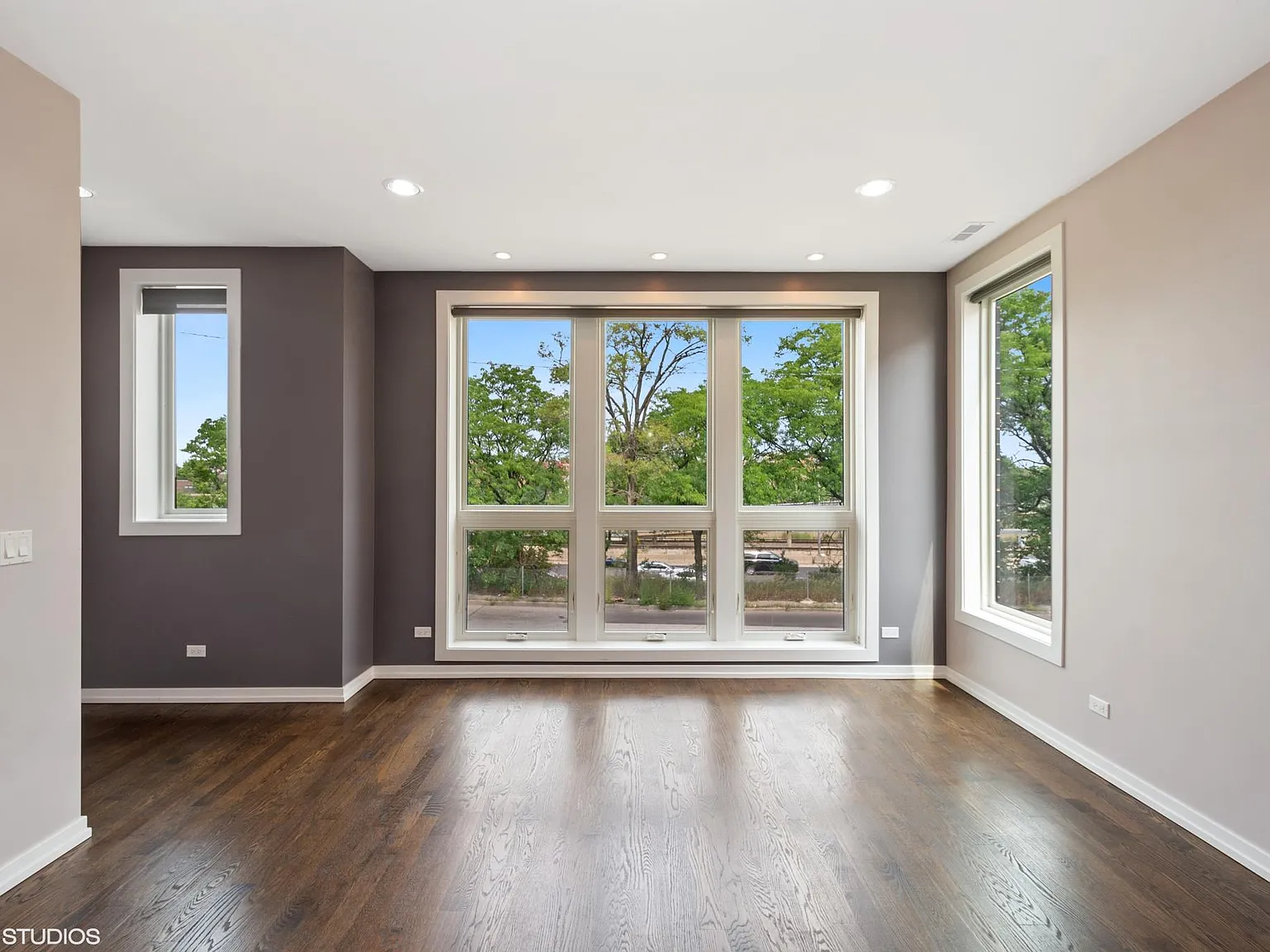 3 bed, $2,895 — Photo 2