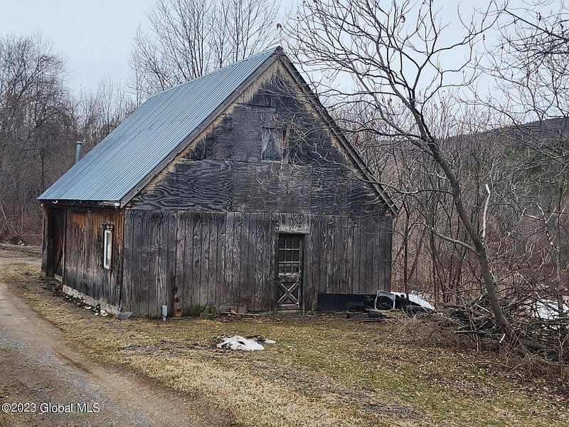 5th image of 845 Brooker Hollow Road