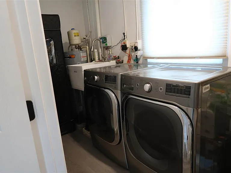5945 Venetian Blvd NE — Photo 28
