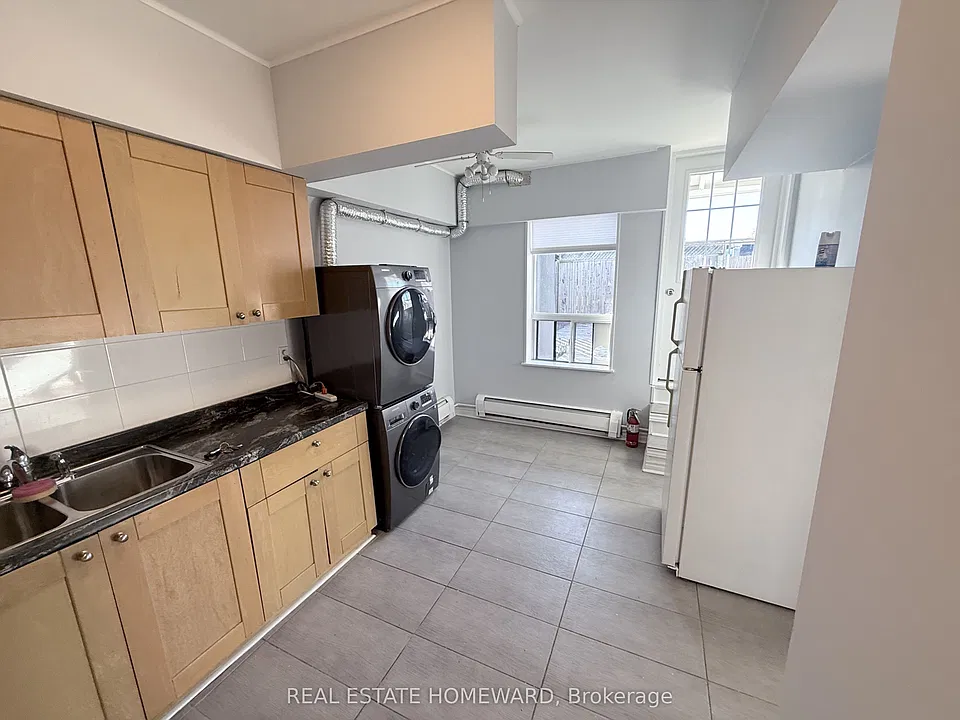 611 Danforth Ave #2