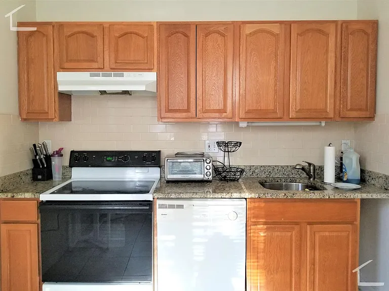17 Euston St #2 — Photo 8