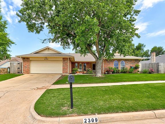 3rd image of 2309 SW 121st St