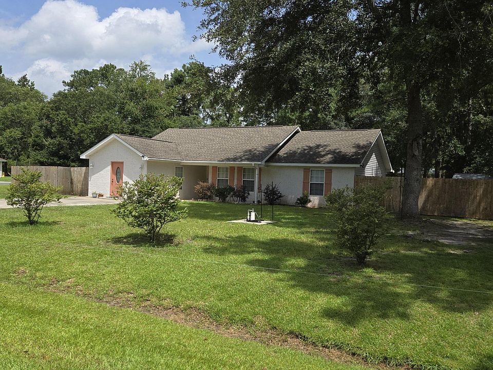 1st image of 152 Dawn Cir