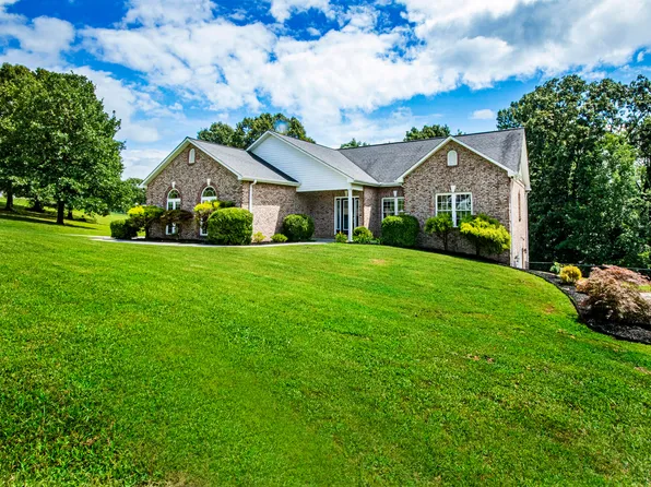 1876 Lakebrook Cir, Dandridge, TN 37725