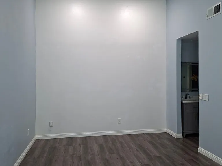 2031 Lakeridge Cir #202 — Photo 13