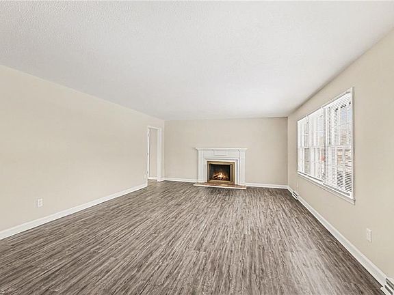 4th image of 1348 Waybridge Ln