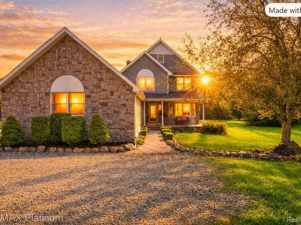 7996 Kearney Rd, Whitmore Lake, MI 48189