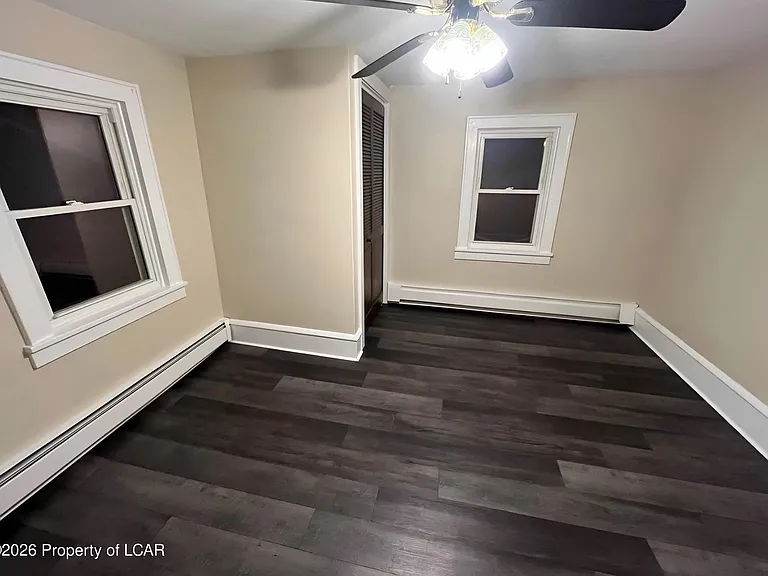260 E Grove St — Photo 24