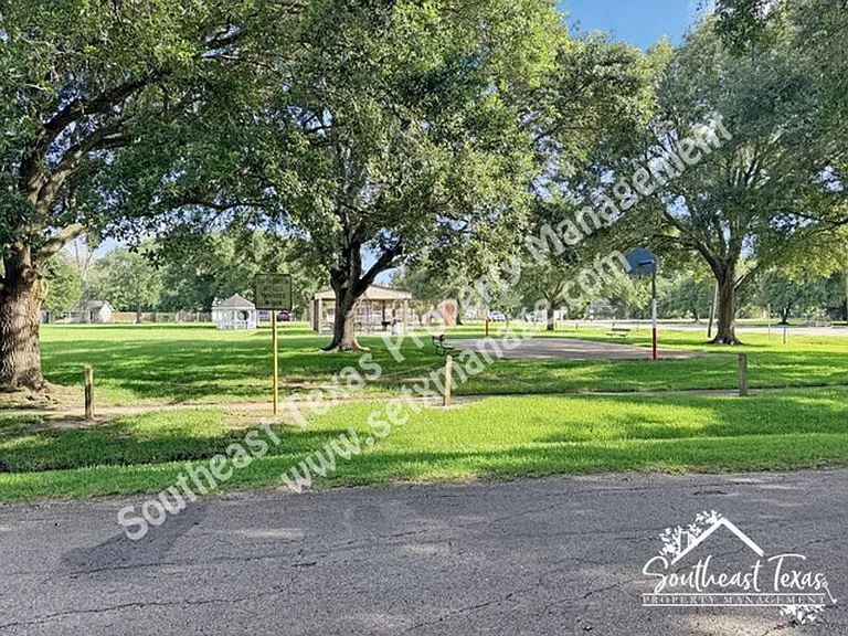 806 N Broadway St — Photo 9