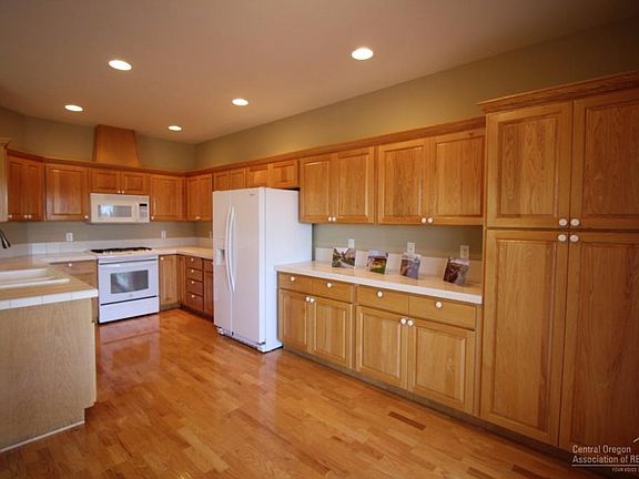 5th image of 2529 NW Canyon Dr