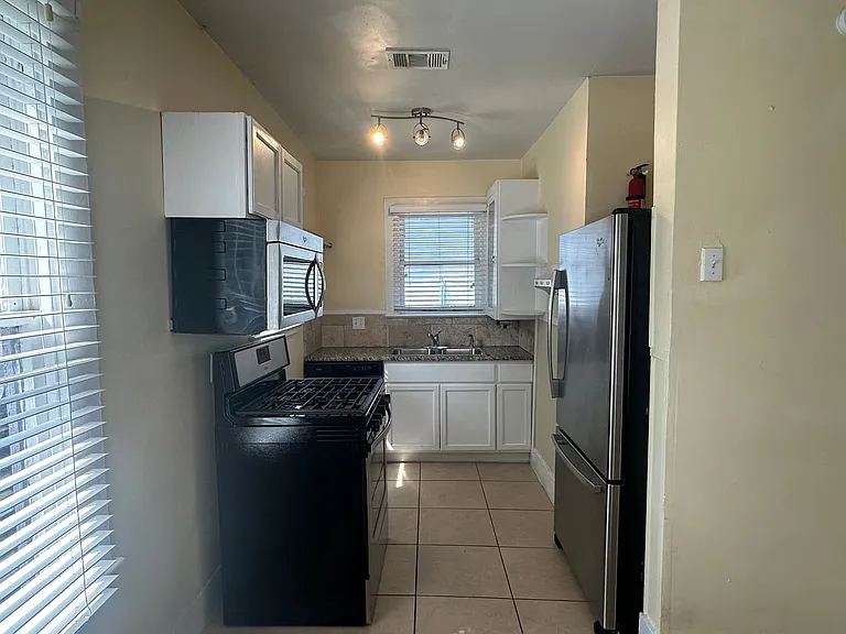 1803 Nueces St — Photo 23